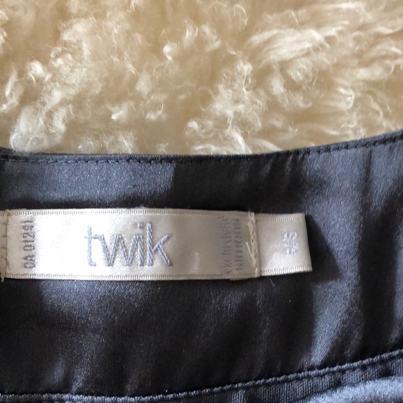 Short Silver skirt - Picture 3 of 3